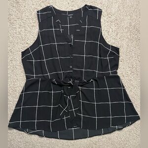 Torrid Sleeveless Button/Tie Up Polyester Blouse Size 2 Black With White Lines